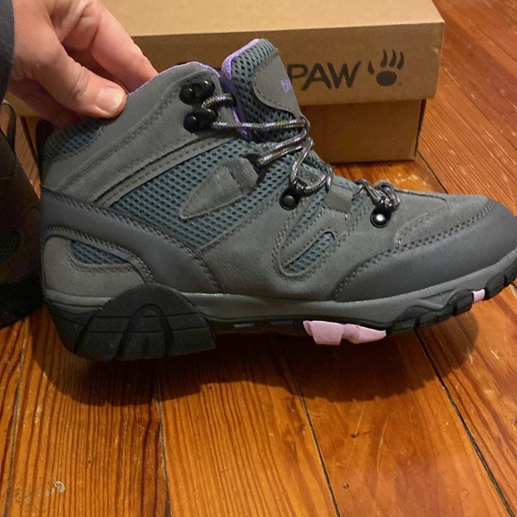 BearPaw Corsica women’s gray waterproof hiking boots size 9 NWT - Picture 4 of 12